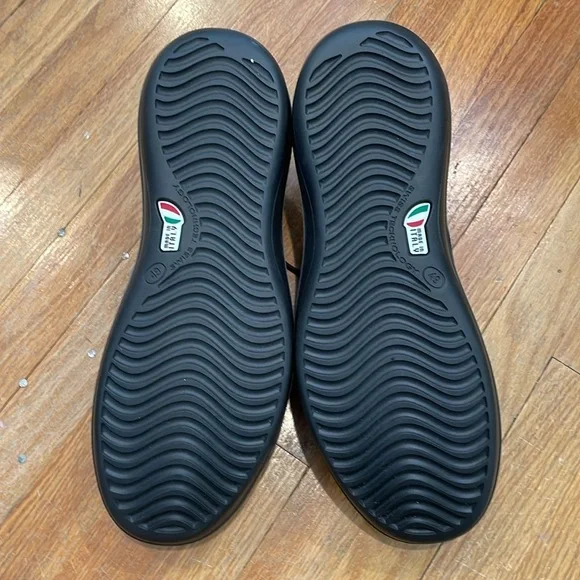 Men's Black Athletic Shoes - Picture 7 of 11